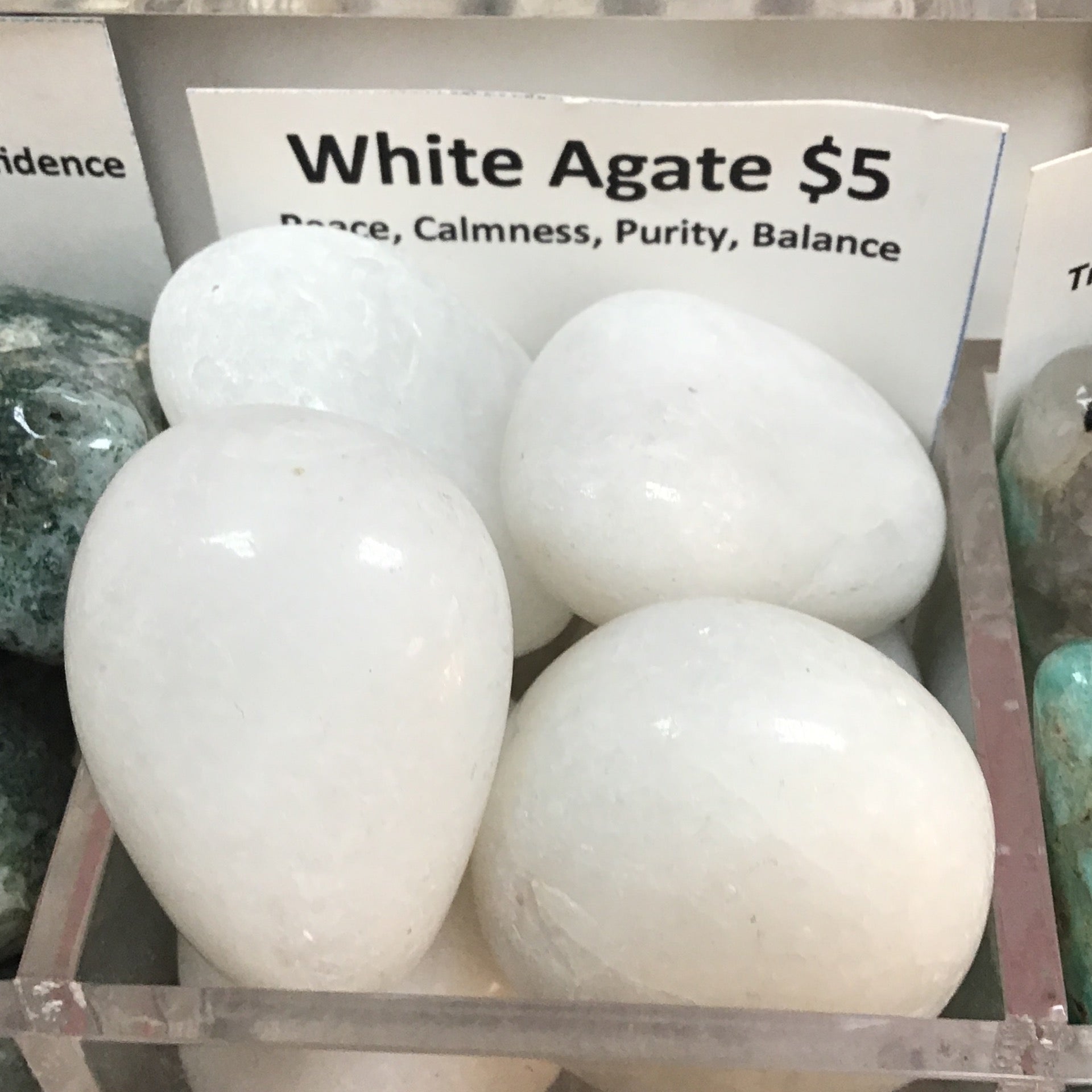 Tumbled Agate white
