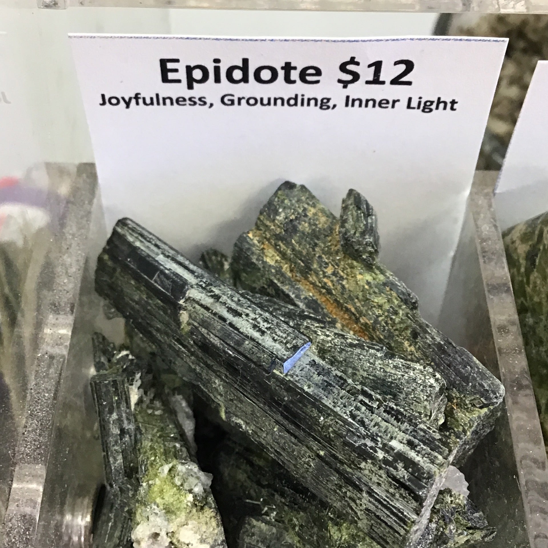 Tumbled Epidote rough